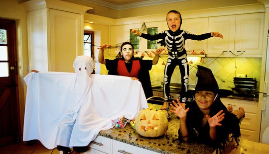 Niños celebrando Halloween