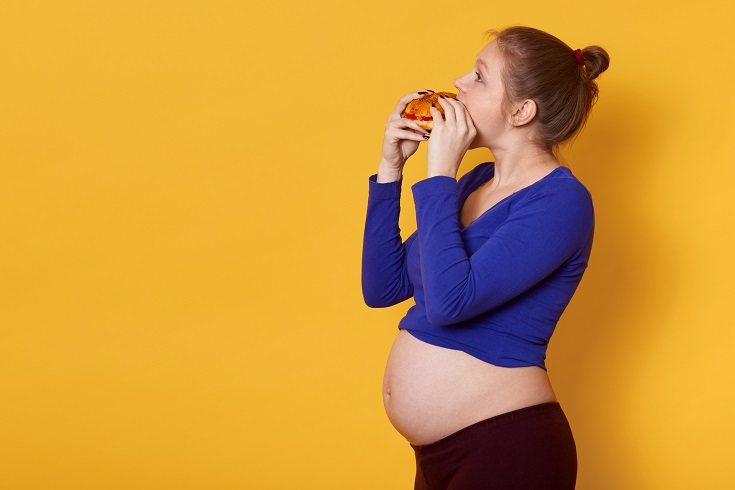 Durante el embarazo hay que dejar de lado las dietas de moda