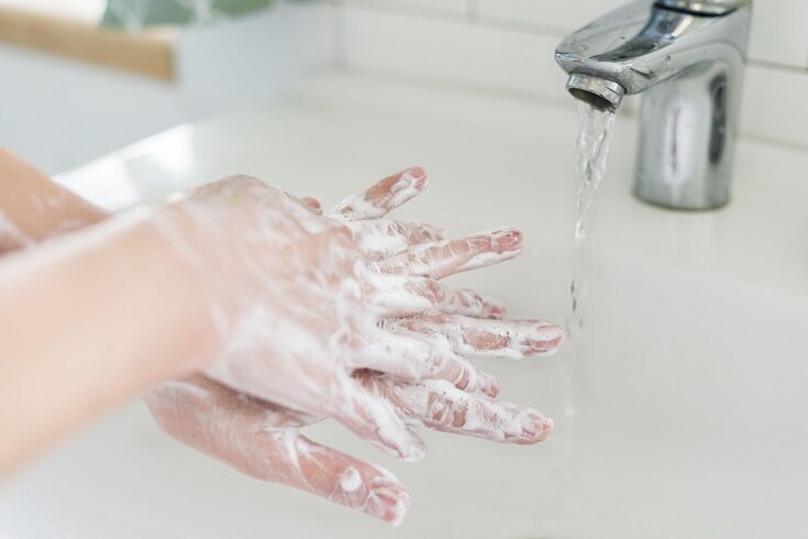 Resulta esencial el lavarse las manos varias veces al día