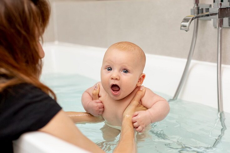 Antes de meter al bebé en la bañera, es importante el tenerlo todo a mano