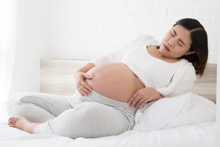 El primer síntoma que va a indicar a ciencia cierta que estás de parto son las contracciones rítmicas y regulares