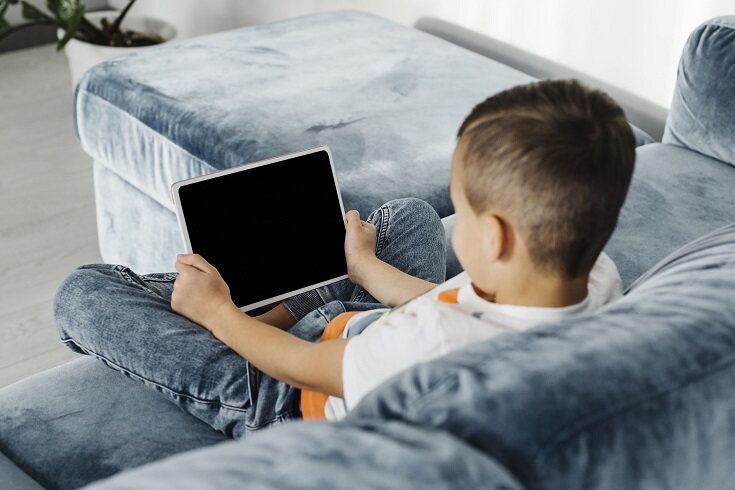 A partir de los 5 años de edad el uso de pantallas no debe ser superior a las dos horas al día