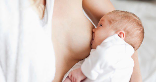 La leche antireflujo se usa para nutrir al bebé cuando vomita la leche materna
