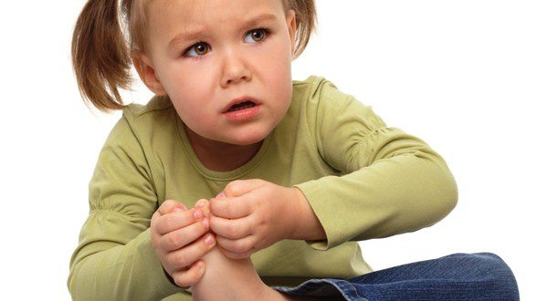 Los pies planos pueden ocasionar dolor a nuestros hijos