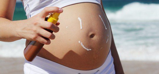 ¿Cómo sobrellevar el embarazo en verano?