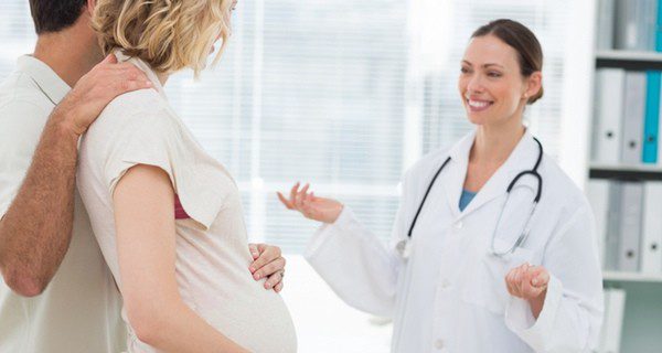 En esta primera etapa de embarazo debes visitar al médico muy a menudo
