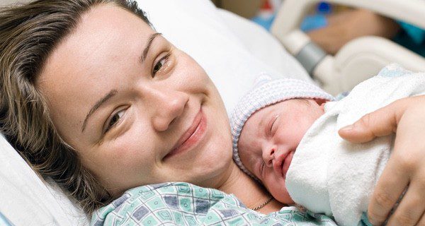 Es un parto no natural pero menos traumático para los recién nacidos