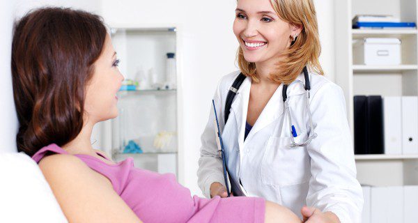 Podemos consultar con nuestro ginecólogo qué podemos hacer para adelantar el parto