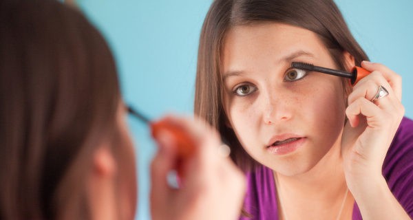 Los 14 ó 15 años son cuando empiezan las adolescentes a maquillarse