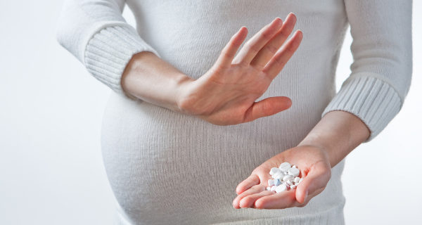 Hay estudios que indican que el ibuprofeno no entraña riesgo de aborto, pero otros dicen que sí