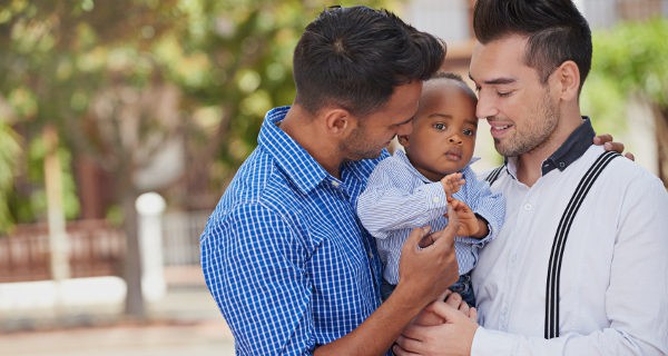 Padres gays y su bebé