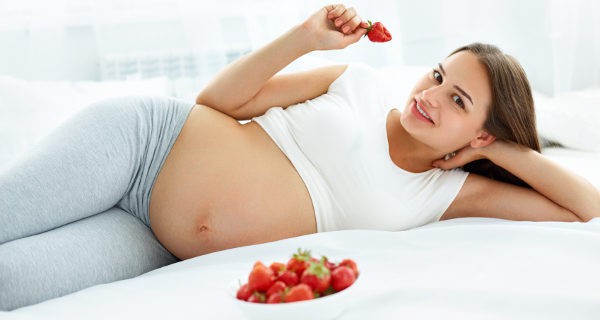 Es mejor saciar los antojos pero también debemos controlar el exceso de peso en el embarazo