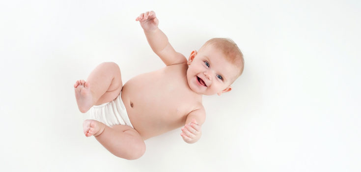 Notaremos que el bebé de 4 meses come más cantidad menos veces al día