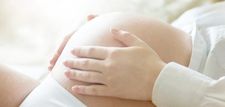El meconio son las primeras deposiciones del bebé, a veces las hace dentro del vientre