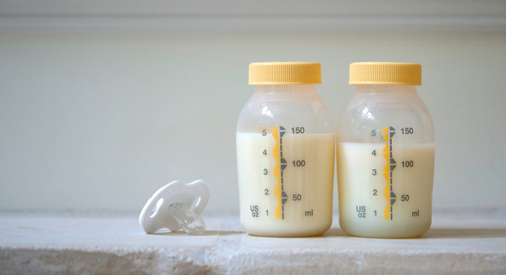 Podemos usar la leche materna para hidratar la piel del bebé