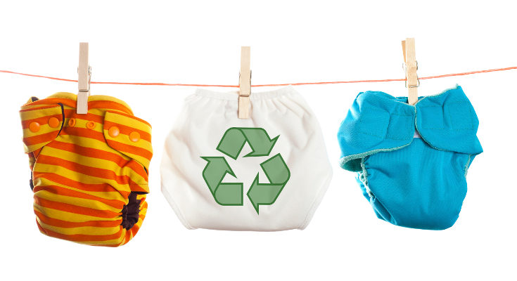 Añade los pañales de tela a tu colada normal para no gastar energía adicional en los lavados