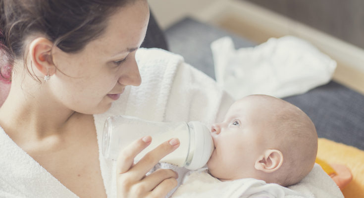 La leche materna o la del biberón el aportan todo el agua necesario