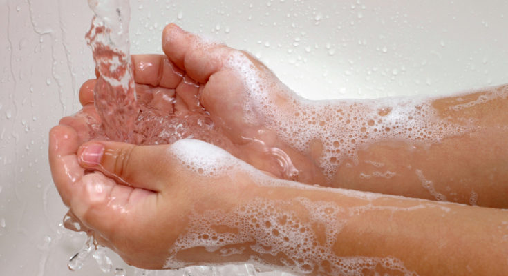 Un ritual común en los nicños y niñas con TOC es lavarse las manos varias veces y de una determinara manera