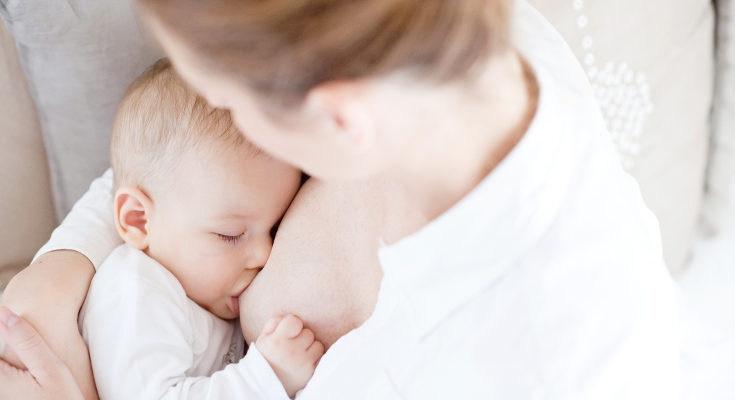 Muchas madres no tienen tiempo para continuar con al lactancia