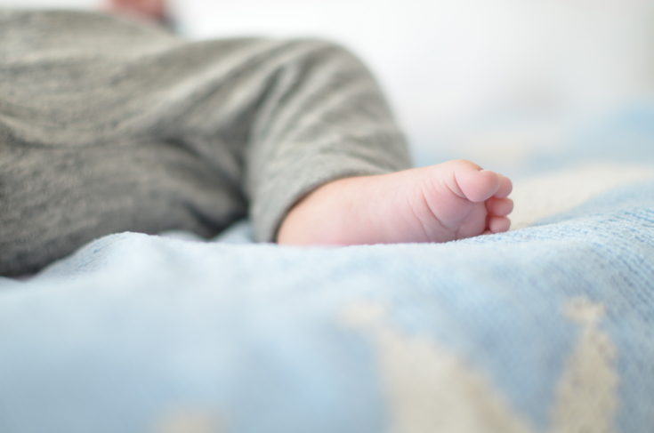 Cuando son recién nacidos, deben dormir boca arriba para prevenir la muerte súbita