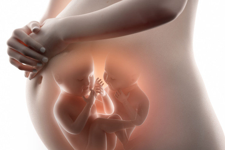 El parto de nalgas es más probable en situaciones como un embarazo múltiple