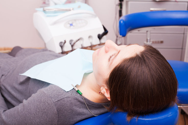Es recomendable ir a revisión al dentista cuando estás embarazada debido a los ambios hormonales