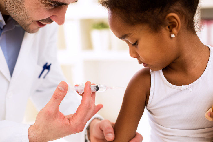 Las vacunas evitan que haya brotes de enfermedades entre los niños