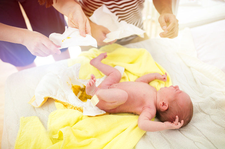 La caca amarillenta es propia de bebés que toman el pecho materno