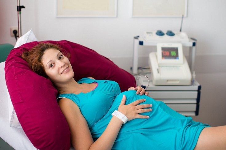 En el parto por cesárea te realizan una pequeña abertura en el vientre