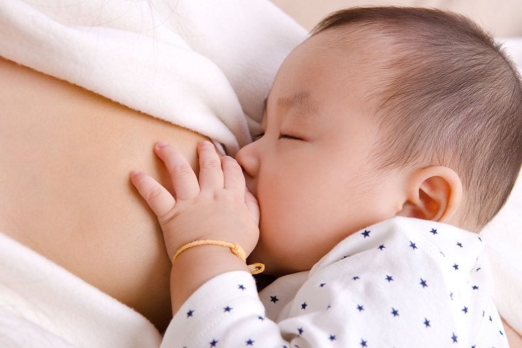  La leche materna es el primer alimento más natural para bebés