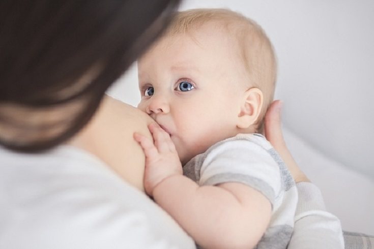 La lactancia materna es una alimentación a base de la leche que produce el seno de la madre