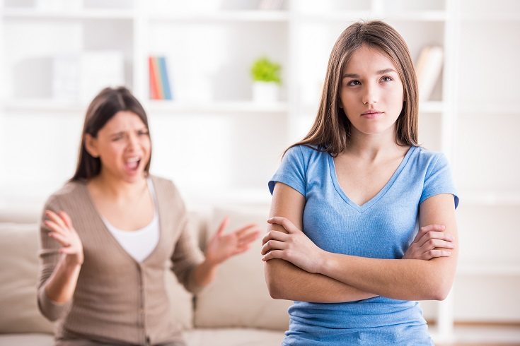 Si gritas a tus hijos desde otra habitación y tu hijo está jugando, no va a escuchar lo que le dices