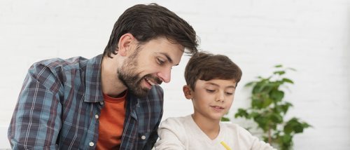 Cómo educar con cariño cuando tu hijo te interrumpe