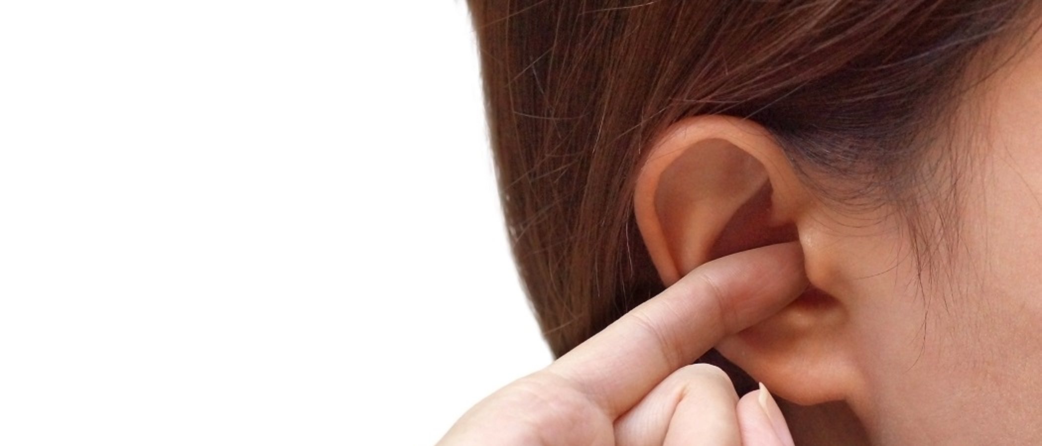 Por qué se taponan los oídos a los niños durante el verano