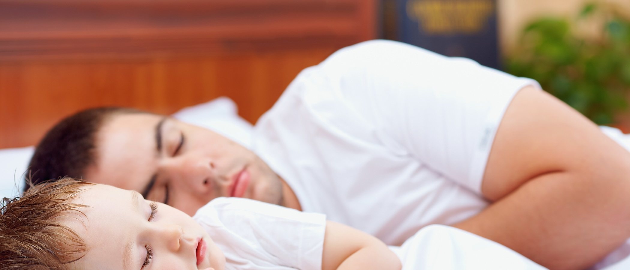 Beneficios de acostar temprano a los hijos