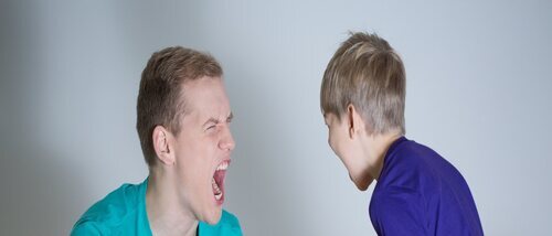 ¿Es normal que los hijos desafíen a sus padres?