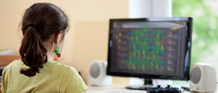 Cómo evitar problemas oculares en los niños por el uso excesivo de pantallas