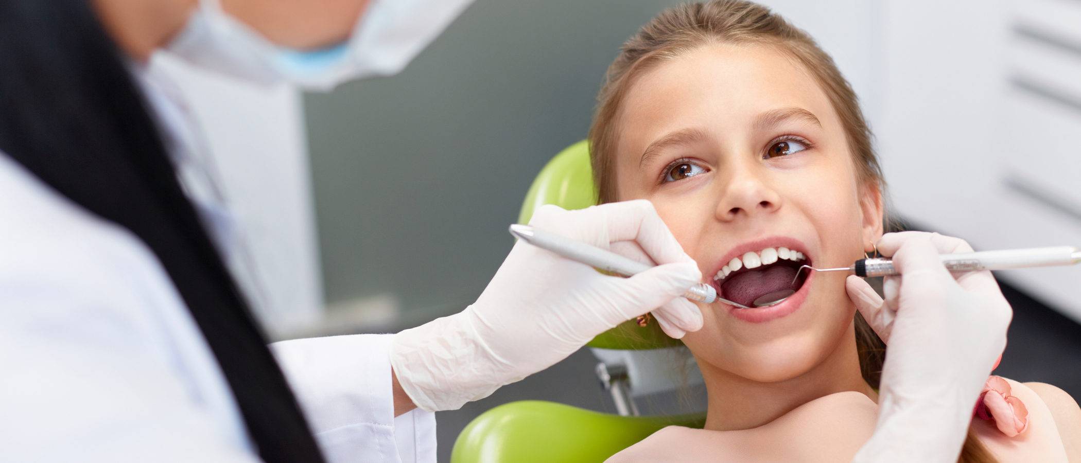 La primera visita al dentista, ¿cuándo y cómo debe ser?