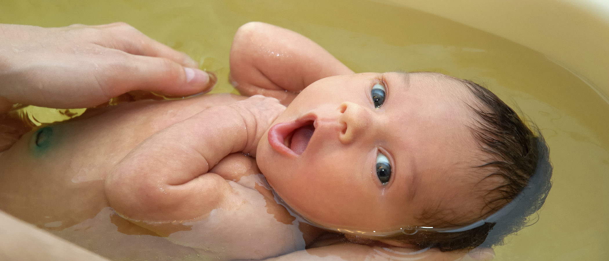 Cómo bañar a un recién nacido