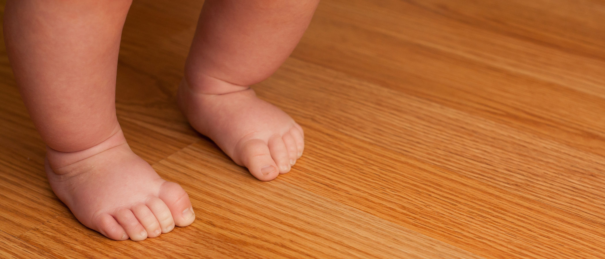 6 consejos para ayudar a un bebé a aprender a andar