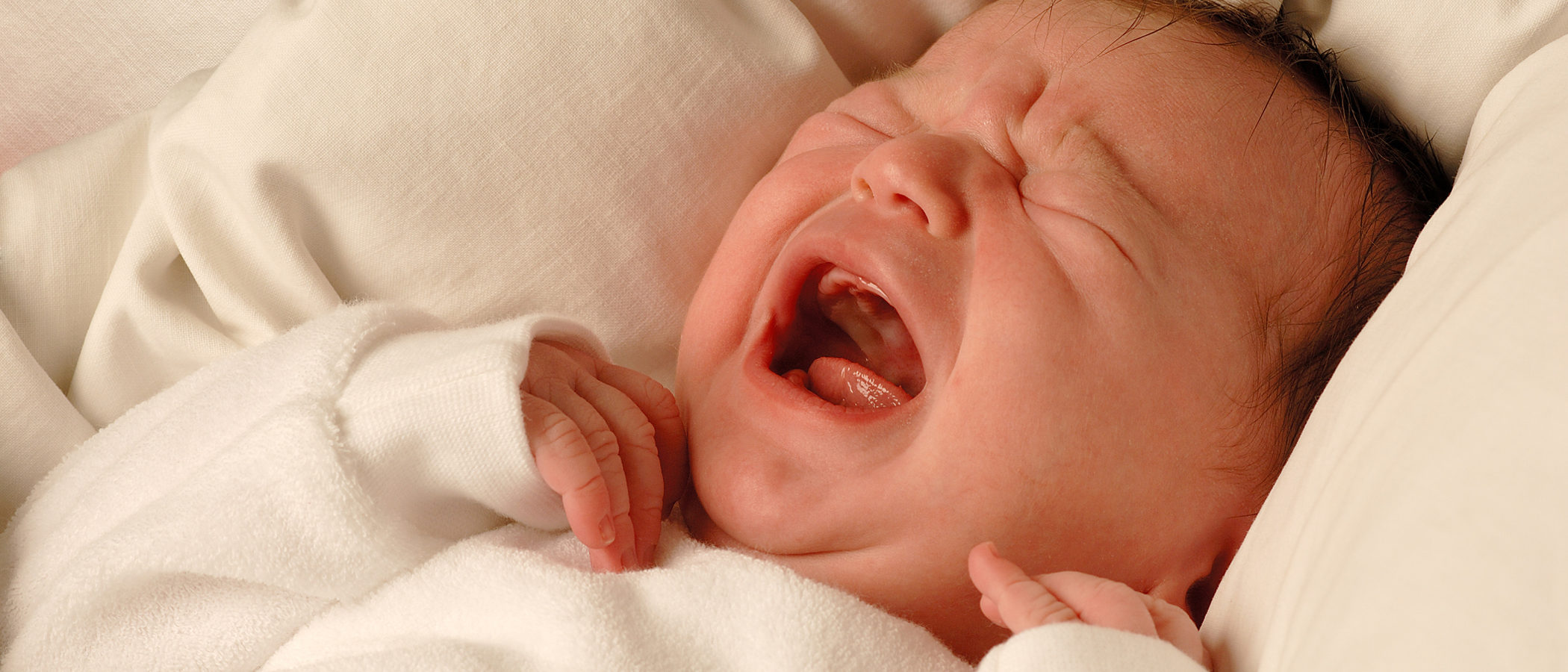 Cómo prevenir los cólicos en bebés recién nacidos