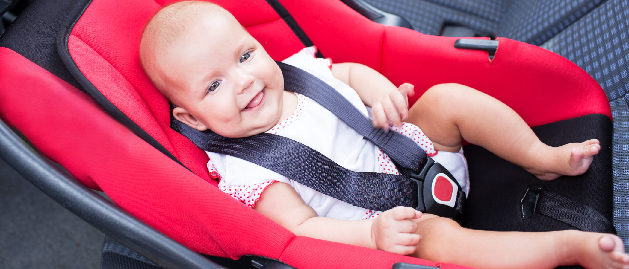 Normas de seguridad para llevar a nuestro bebé en coche