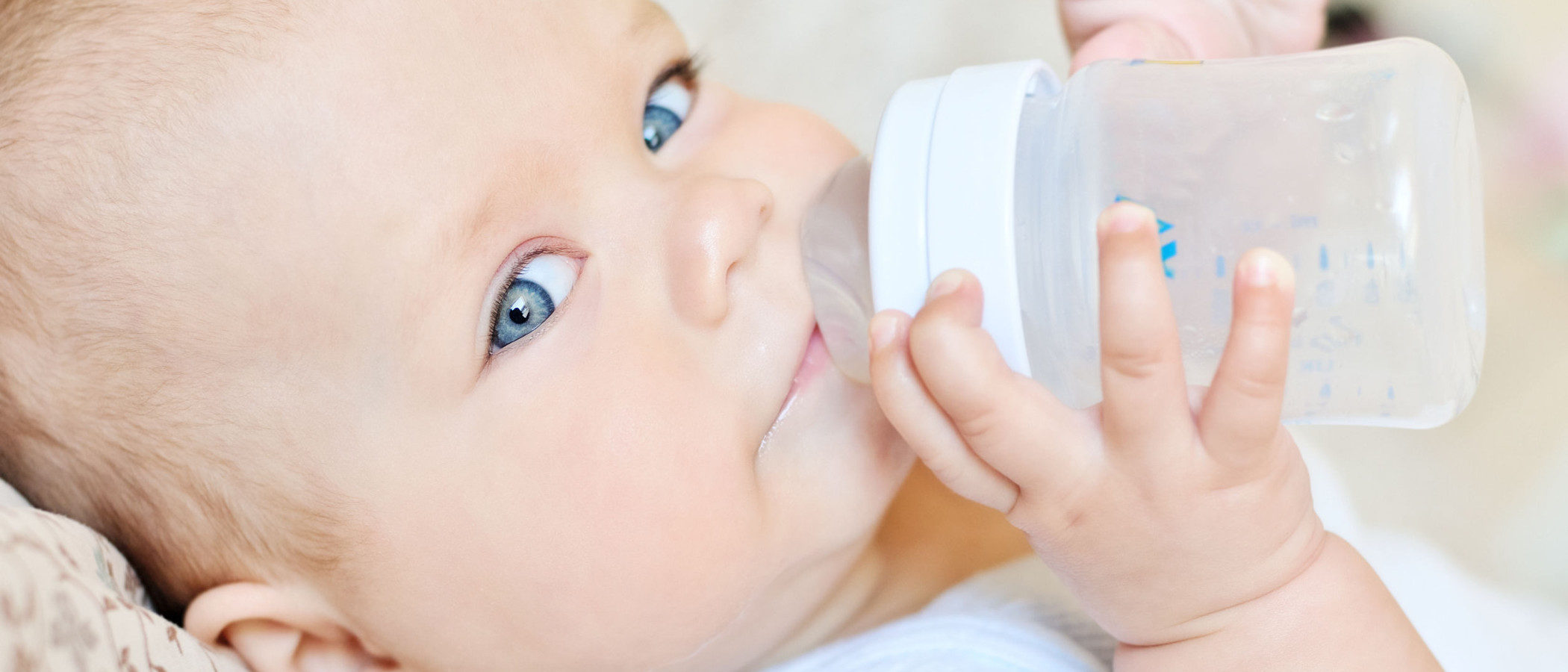 La alimentación del bebé de 6 meses: sus primeras comidas después de la leche