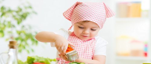 ¿Hay que echar sal en la comida de los niños?