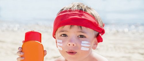 Los niños son más vulnerables a los rayos de sol que los adultos