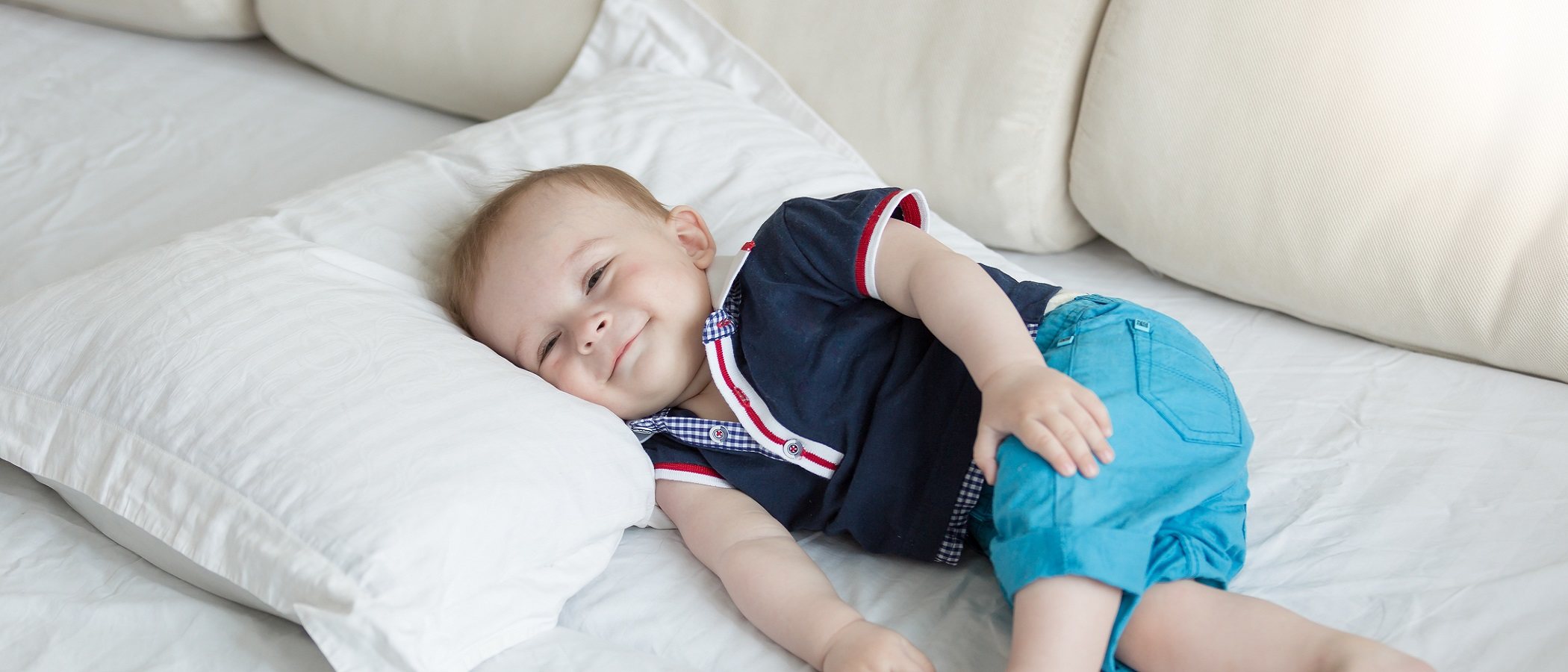 ¿Es peligroso que los bebés duerman con la almohada?