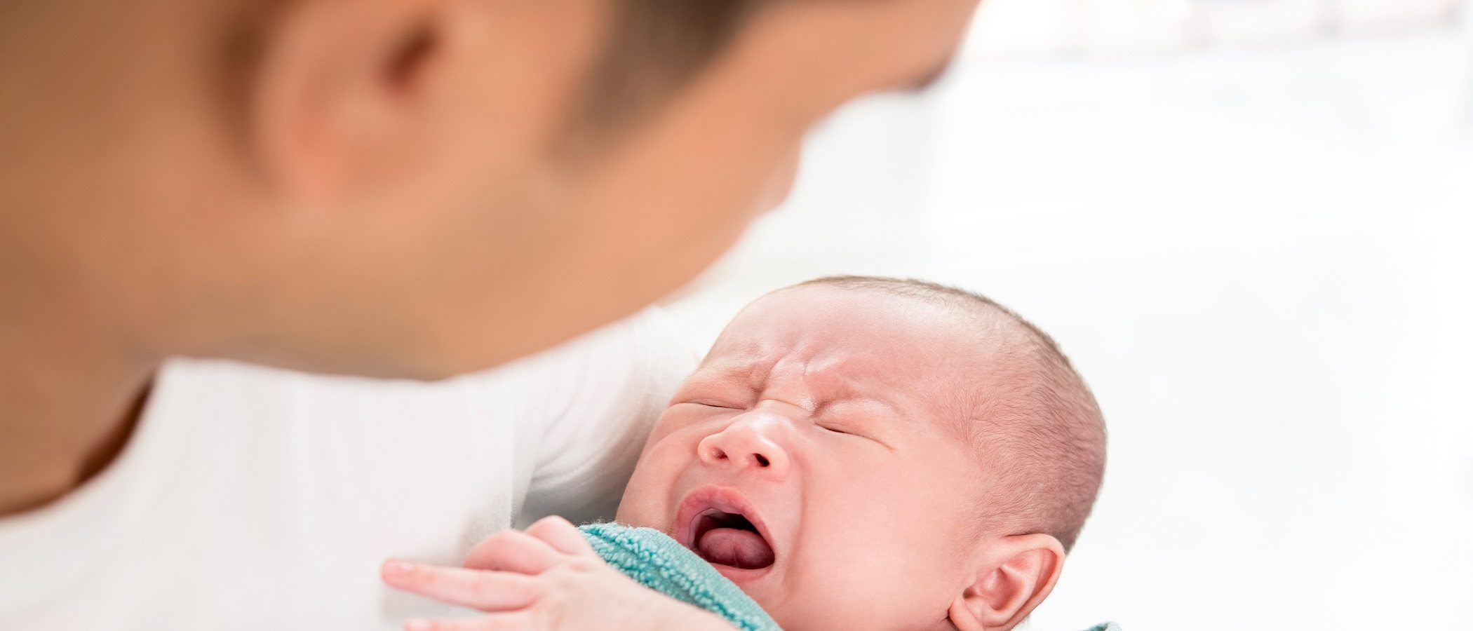 Qué comportamientos NO son normales en los recién nacidos
