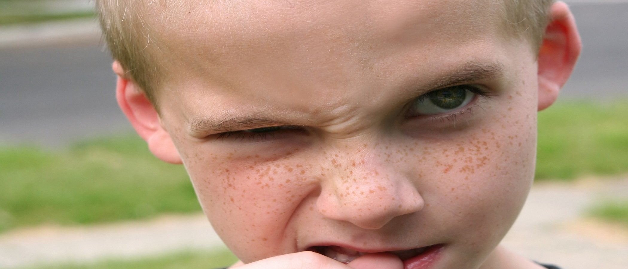 8 estrategias para que tu hijo deje de morderse las uñas