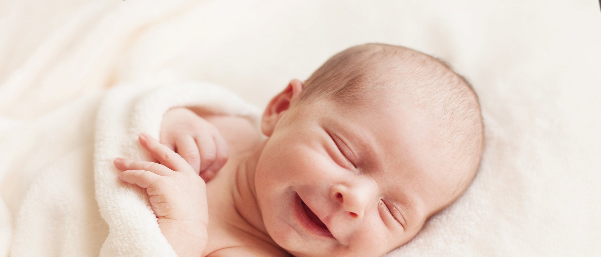 Cómo saber si un recién nacido tiene mucho calor