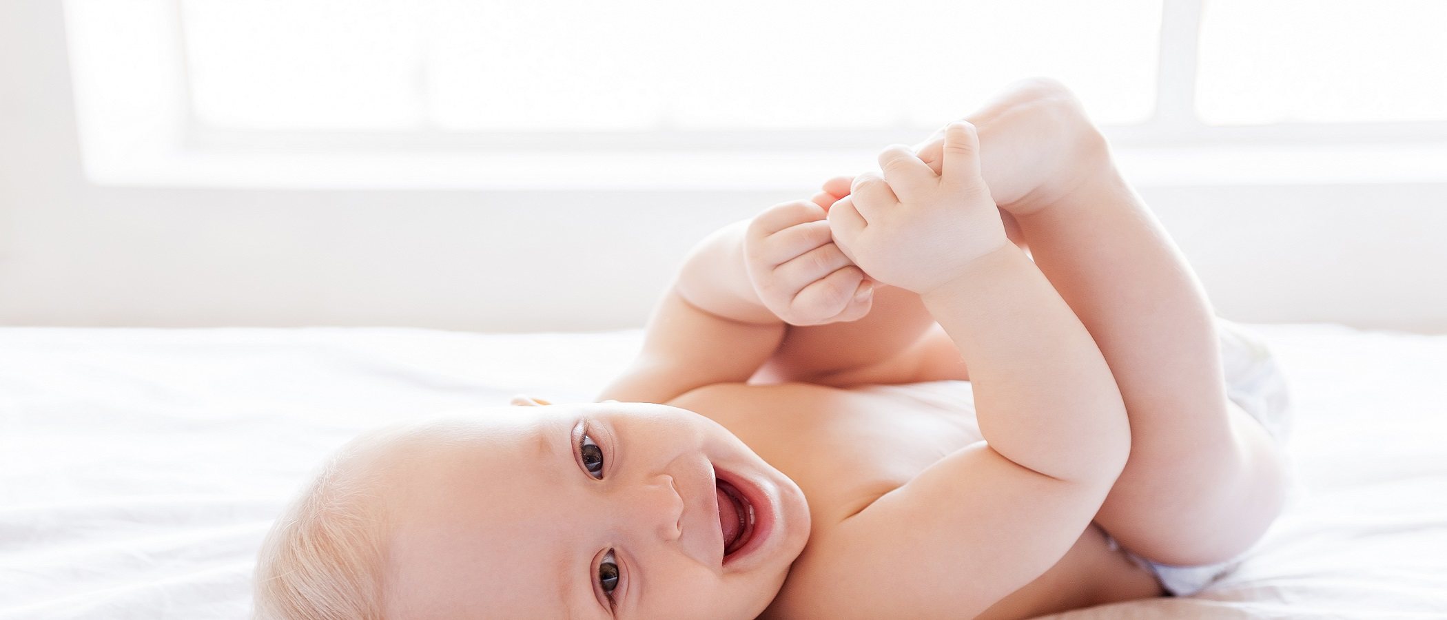 Cómo revisar los testículos del bebé